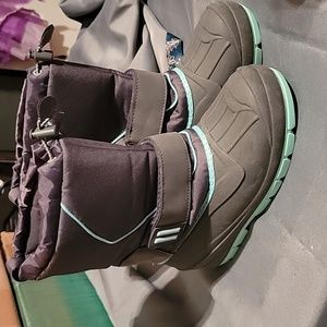 Nwt boys winter boots